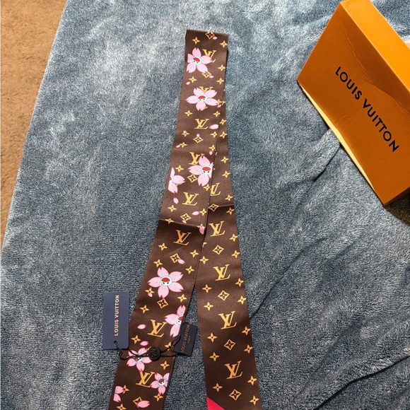 LV Cherry Blossom Pink and Brown Scarf Set - Picture 4 of 11
